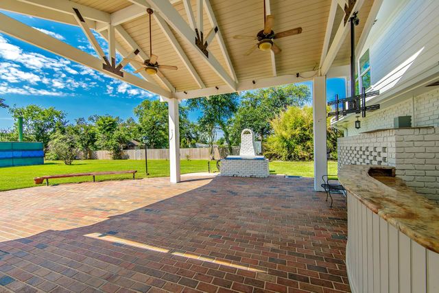 1621 Bayou Black Dr, Houma, LA 70360