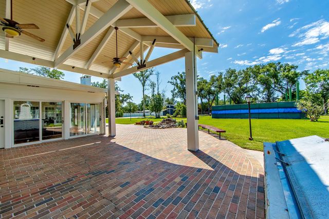 1621 Bayou Black Dr, Houma, LA 70360