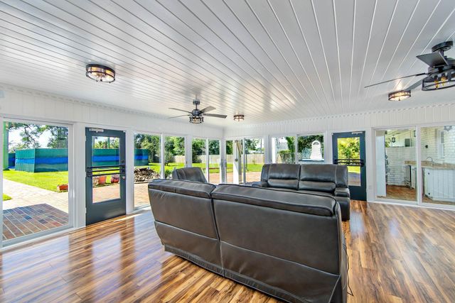 1621 Bayou Black Dr, Houma, LA 70360