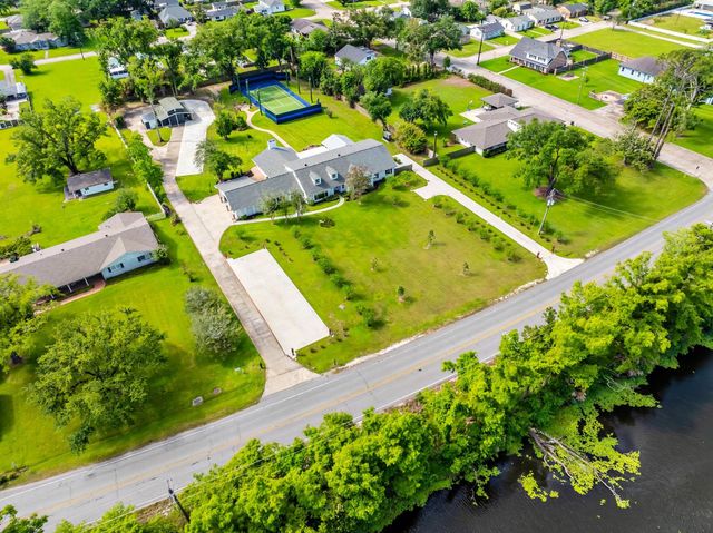 1621 Bayou Black Dr, Houma, LA 70360