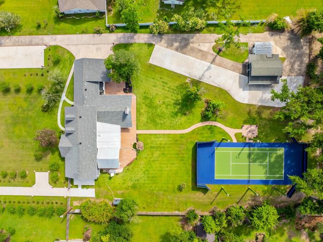 1621 Bayou Black Dr, Houma, LA 70360