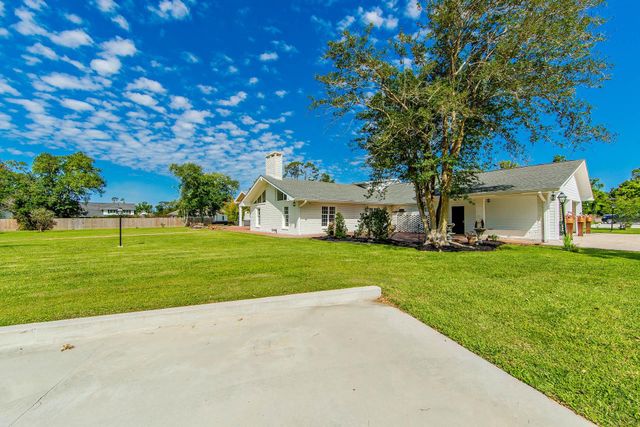 1621 Bayou Black Dr, Houma, LA 70360