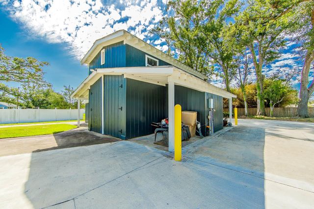 1621 Bayou Black Dr, Houma, LA 70360