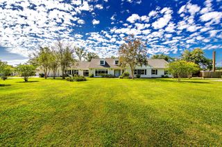 1621 Bayou Black Dr, Houma, LA 70360