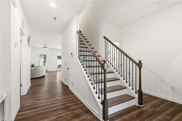 877 Sage Hill Drive, Jamestown, NC 27282