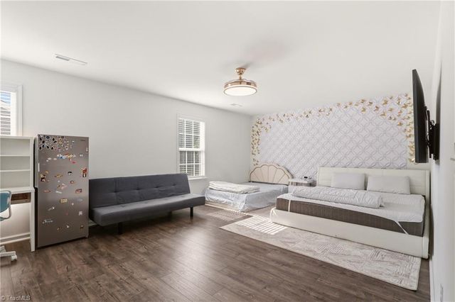877 Sage Hill Drive, Jamestown, NC 27282