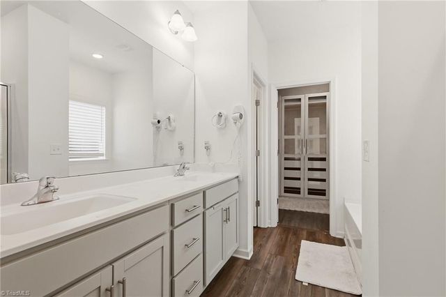877 Sage Hill Drive, Jamestown, NC 27282