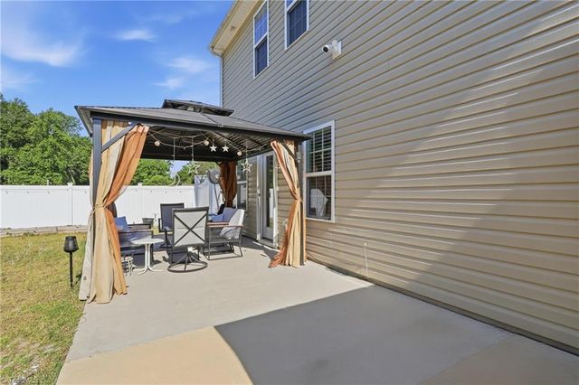 877 Sage Hill Drive, Jamestown, NC 27282