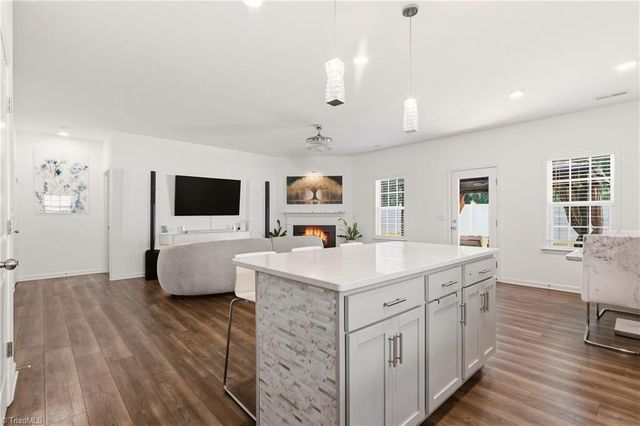 877 Sage Hill Drive, Jamestown, NC 27282