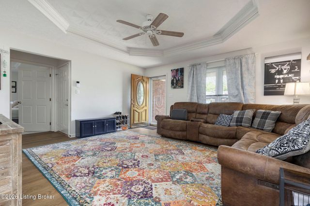 10000 Evening Star Dr, Louisville, KY 40272