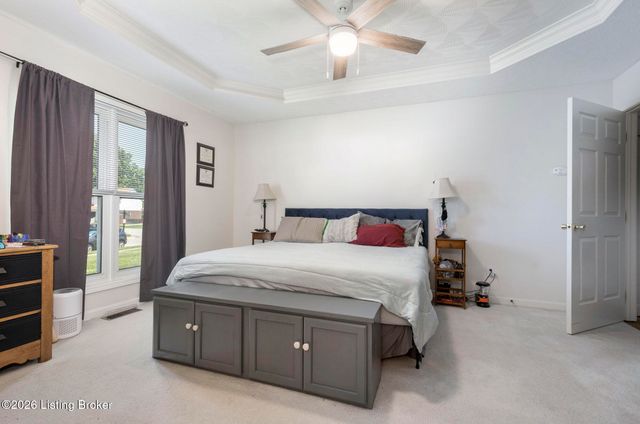 10000 Evening Star Dr, Louisville, KY 40272