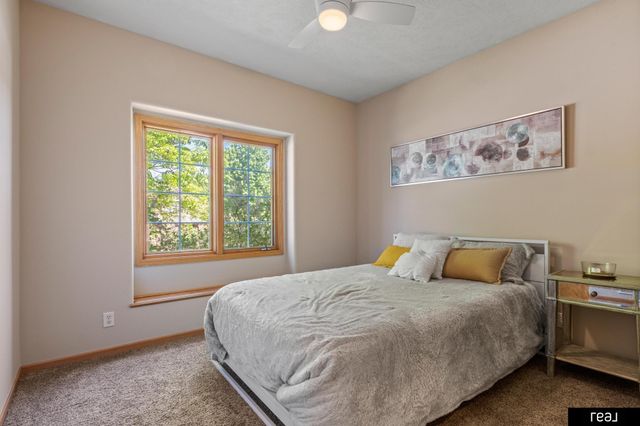 118 Castle Pine Drive, Papillion, NE 68133
