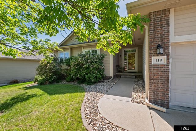 118 Castle Pine Drive, Papillion, NE 68133