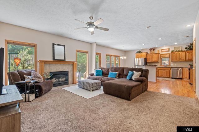 118 Castle Pine Drive, Papillion, NE 68133