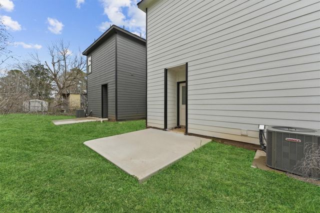 8685 Sassafras Street, Willis, TX 77318