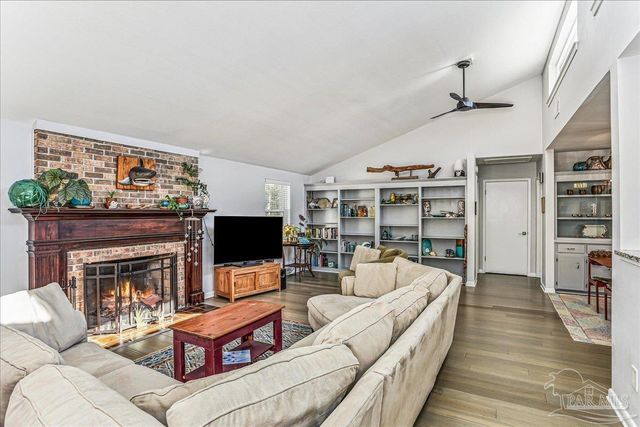 16 Mclane Rd, Gulf Breeze, FL 32561