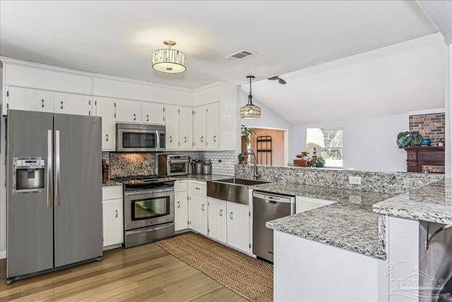 16 Mclane Rd, Gulf Breeze, FL 32561