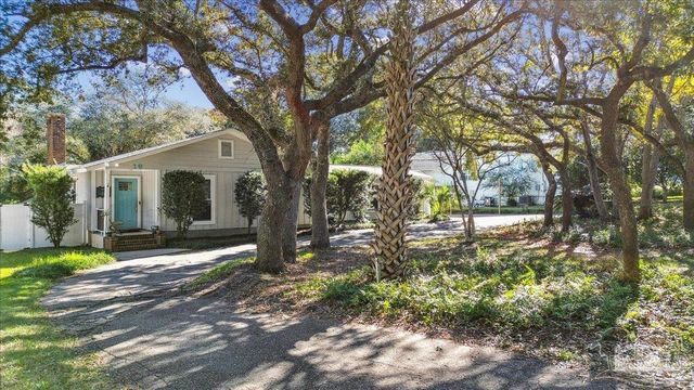 16 Mclane Rd, Gulf Breeze, FL 32561