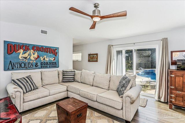 16 Mclane Rd, Gulf Breeze, FL 32561