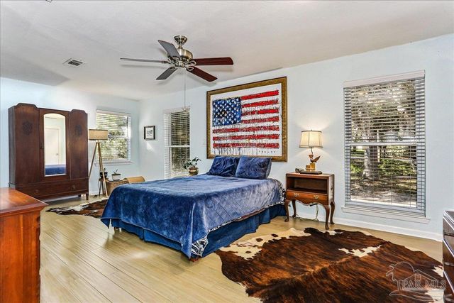 16 Mclane Rd, Gulf Breeze, FL 32561