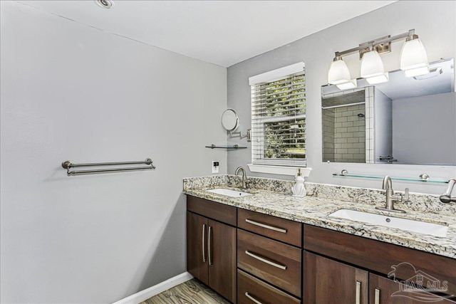 16 Mclane Rd, Gulf Breeze, FL 32561