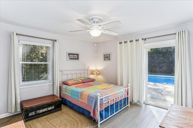 16 Mclane Rd, Gulf Breeze, FL 32561