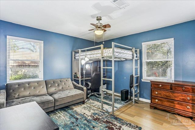 16 Mclane Rd, Gulf Breeze, FL 32561