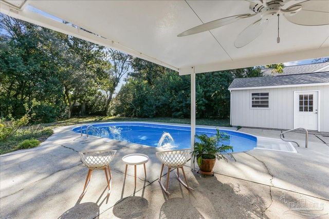 16 Mclane Rd, Gulf Breeze, FL 32561