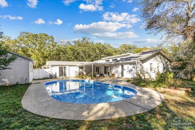 16 Mclane Rd, Gulf Breeze, FL 32561