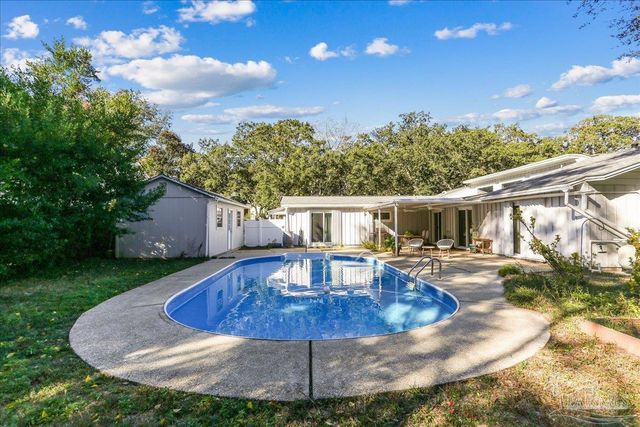 16 Mclane Rd, Gulf Breeze, FL 32561