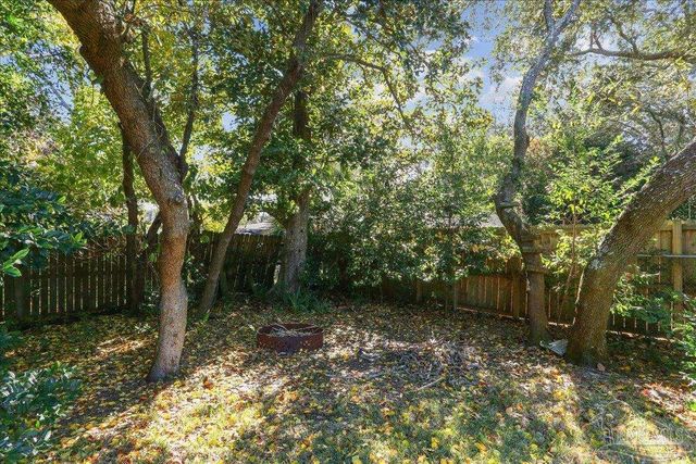 16 Mclane Rd, Gulf Breeze, FL 32561