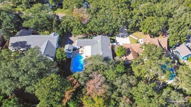 16 Mclane Rd, Gulf Breeze, FL 32561