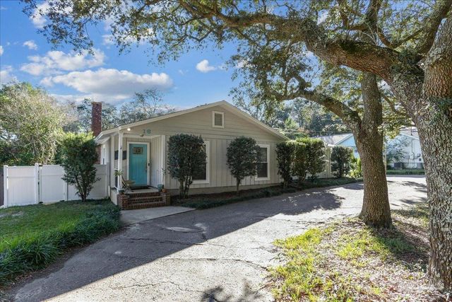 16 Mclane Rd, Gulf Breeze, FL 32561