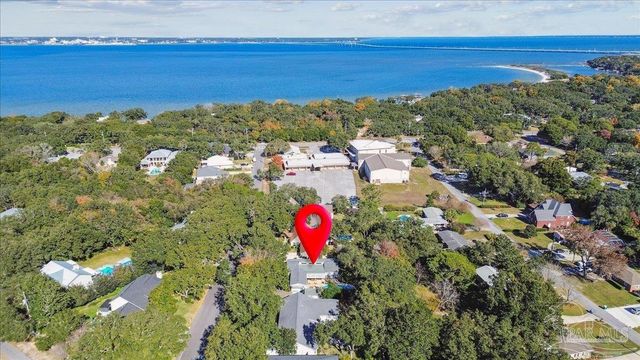 16 Mclane Rd, Gulf Breeze, FL 32561