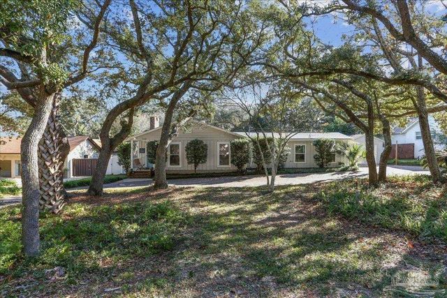 16 Mclane Rd, Gulf Breeze, FL 32561