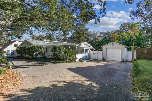 16 Mclane Rd, Gulf Breeze, FL 32561