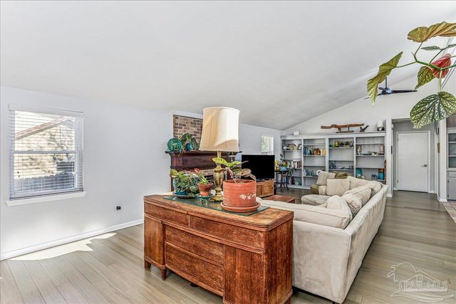 16 Mclane Rd, Gulf Breeze, FL 32561