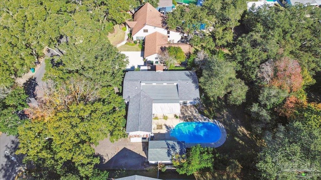 16 Mclane Rd, Gulf Breeze, FL 32561