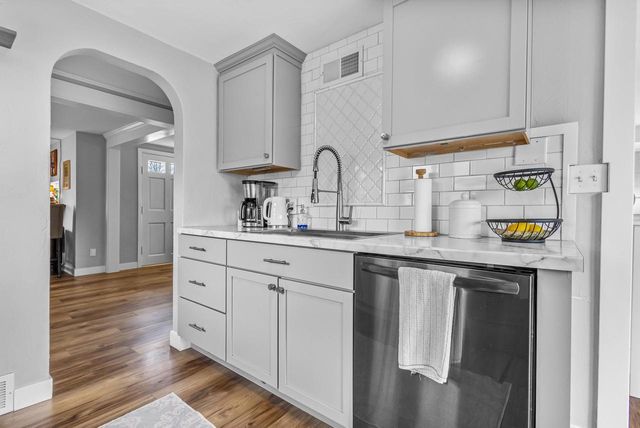 427 N LARK STREET, Oshkosh, WI 54902