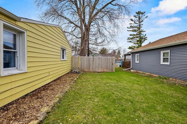 427 N LARK STREET, Oshkosh, WI 54902