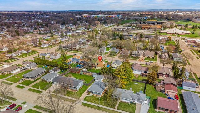 427 N LARK STREET, Oshkosh, WI 54902