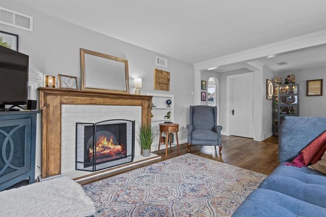 427 N LARK STREET, Oshkosh, WI 54902