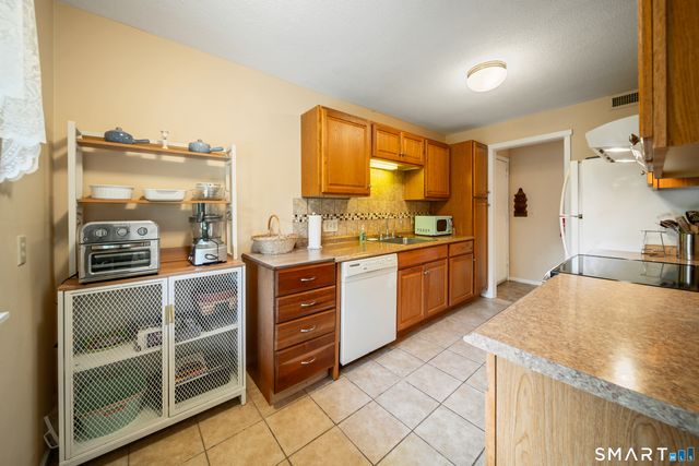 13 Heritage Village B, Southbury, CT 06488