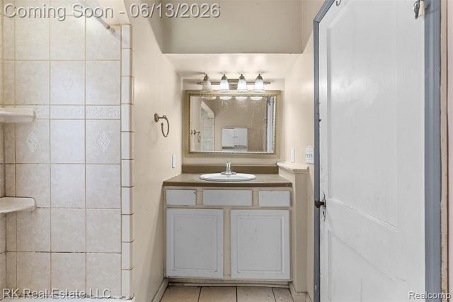 1125 E Hayes Avenue, Hazel Park, MI 48030