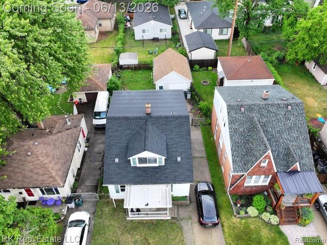 1125 E Hayes Avenue, Hazel Park, MI 48030