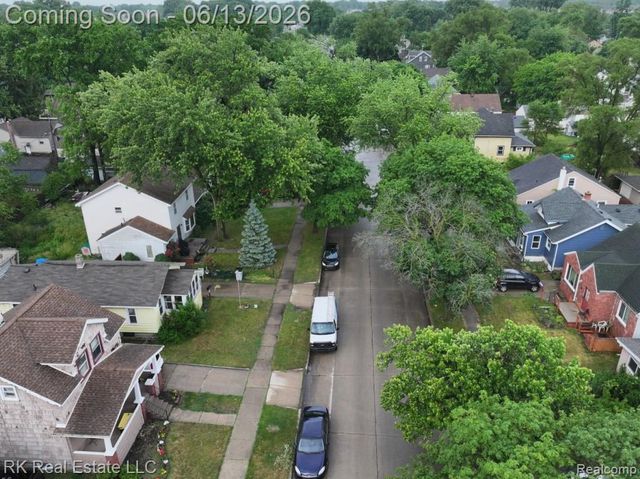 1125 E Hayes Avenue, Hazel Park, MI 48030