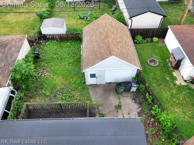 1125 E Hayes Avenue, Hazel Park, MI 48030