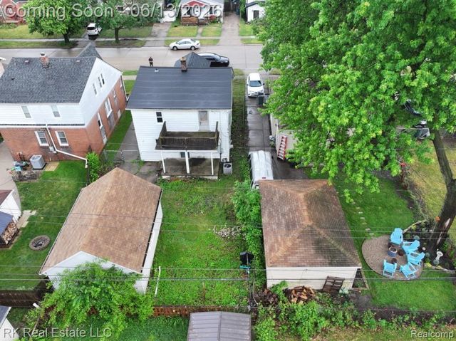 1125 E Hayes Avenue, Hazel Park, MI 48030