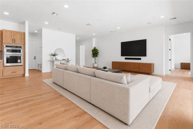 6965 Unicorn Street, Las Vegas, NV 89131