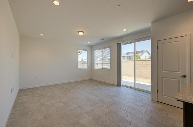 291 Lucas Avenue S, Madera, CA 93636